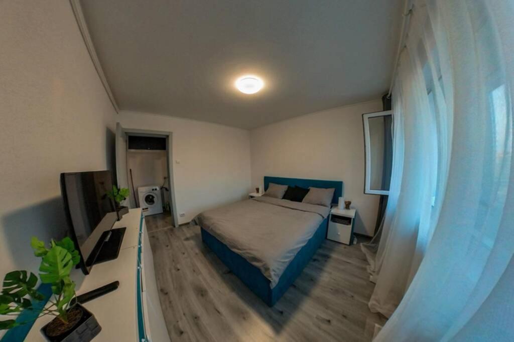 Modern 1 Bedroom In Center! Appartamento Bucarest