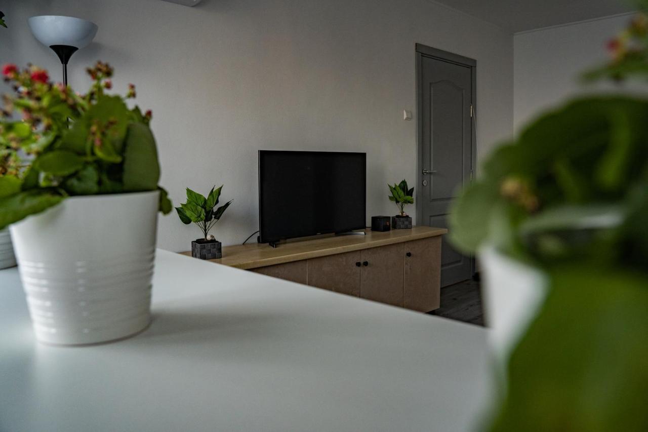Modern 1 Bedroom In Center! Appartamento Bucarest