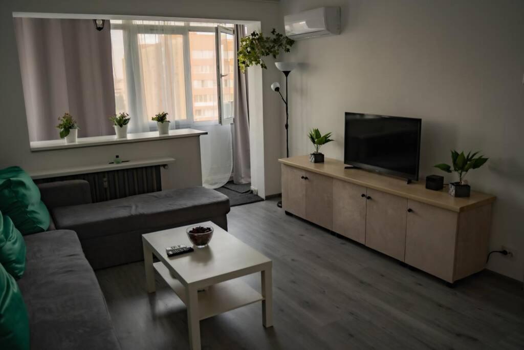 Apartment Modern 1 Bedroom In Center!